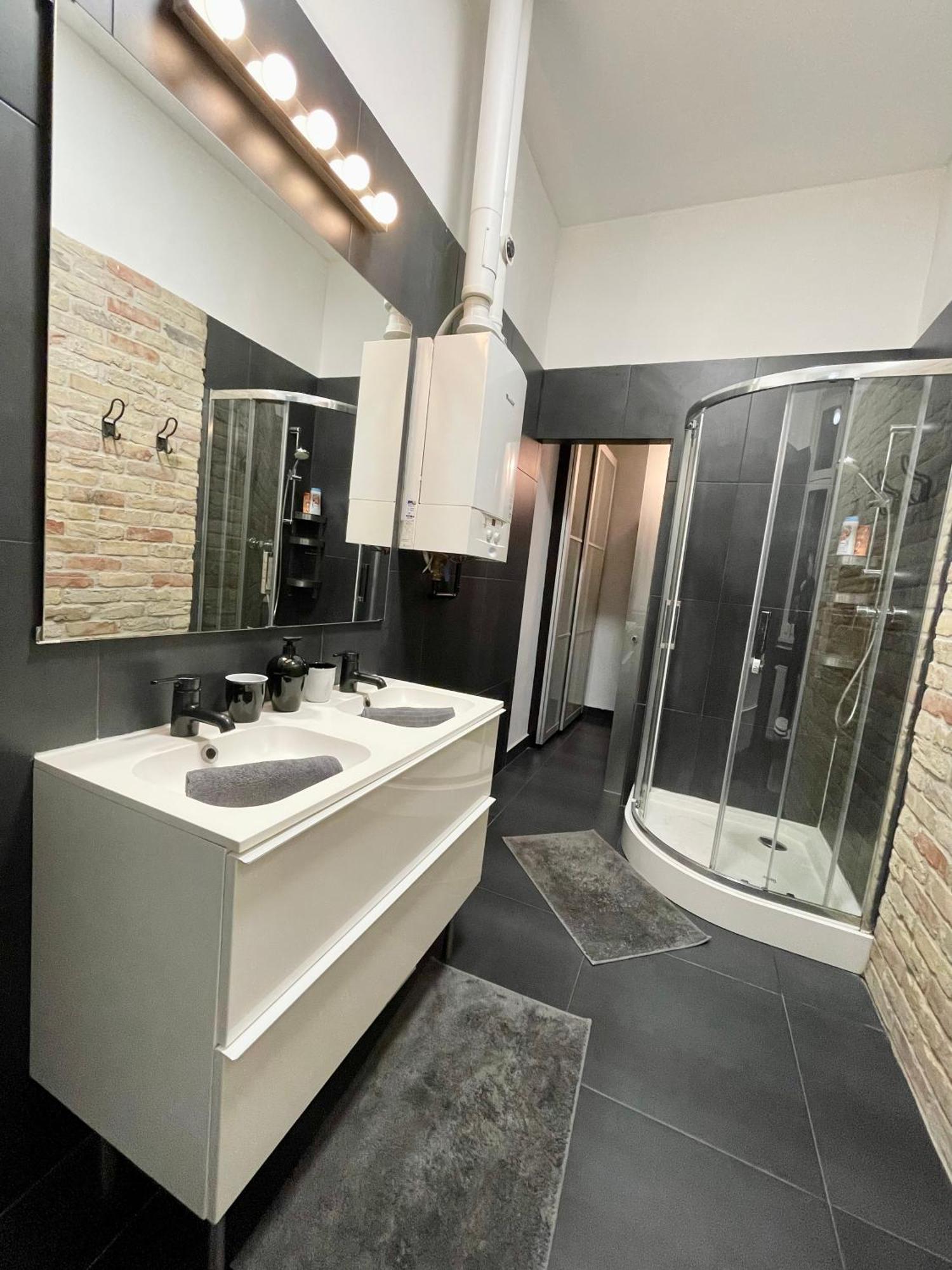 Alice Apartment - Andrassy Street بودابست المظهر الخارجي الصورة